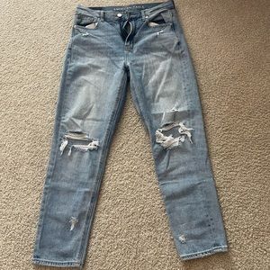 American eagle distressed mom jeans size 2 short
